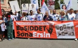 Sağlık Çalışanları, Şiddet Kurbanı Meslektaşlarını Anarak Sağlık Sisteminin Yeniden Yapılandırılmasını Talep Etti