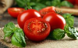 Domatesin tüketim şekli, faydasını etkiliyor: Domates yemek mi yoksa domates suyu içmek mi ?